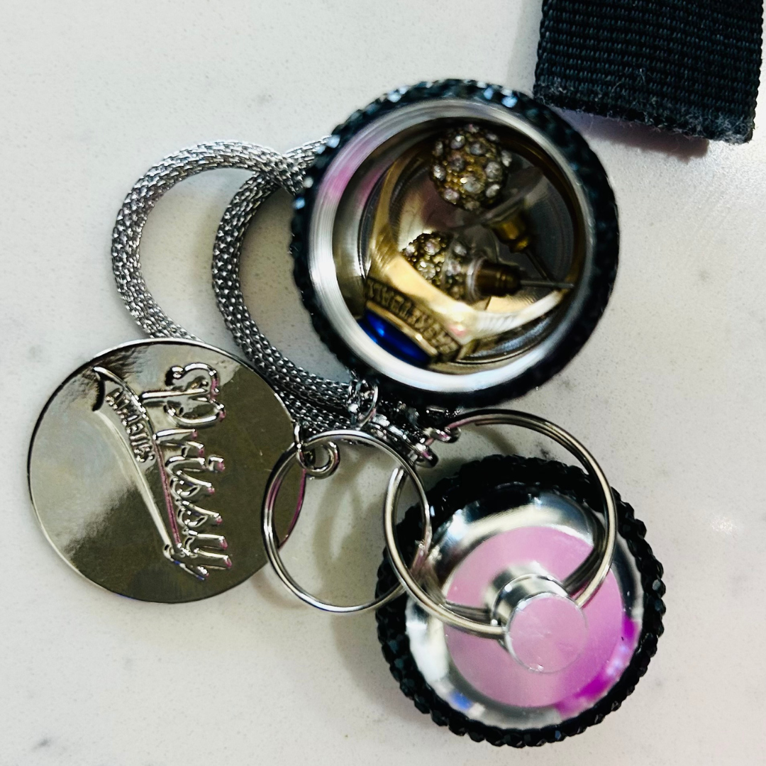 Prissy BlingKeeper™ – The Ultimate Jewelry Holder Keychain for Athletes